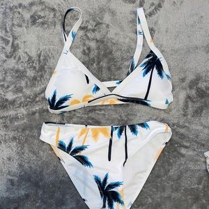 Cute and comfy swim suit. Size small from SHEIN.